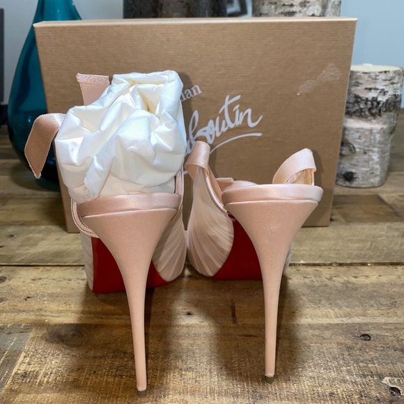 Christian Louboutin Goya Ruban Pumps - Picture 4 of 7